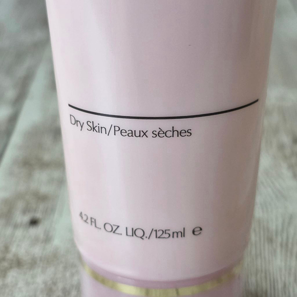 Estee Lauder Soft Clean Moisture Rich Foaming Cleanser 4.2 fl oz - Picture 2 of 5